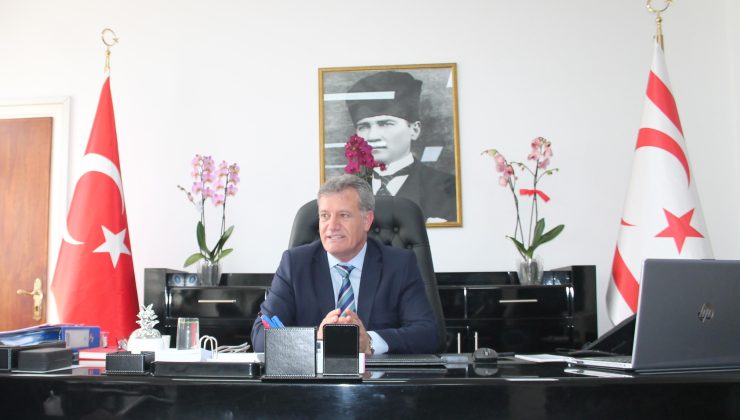 Arıklı: “Girne açıklarında su alan feribottakileri kurtarma çalışmaları sürüyor”