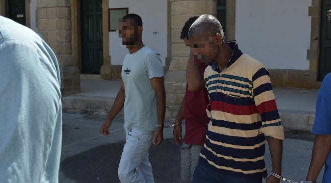 KKTC’de ikamet izinsiz oldukları tespit edilerek tutuklanan A.M., T.K., M.R., S.İ., M.R. ve K.Ş. mahkemeye çıkarıldı.