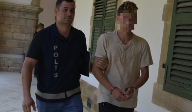 Doğancı’da meydana gelen vahim zarar ve ciddi darp suçlarından tutuklanan 18 yaşındaki Ö.Y. mahkemeye çıkarıldı