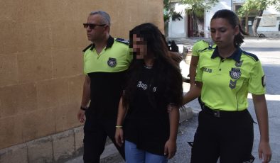 Girne-Güzelyurt anayolu üzerinde alkollü, süratli ve ehliyetsiz araç kullanarak, 85 yaşındaki T.O.’nun ölümüyle sonuçlanan kazaya neden olan, ayrıca polise yalan beyanda bulunan 21 yaşındaki Y.A. yeniden mahkemeye çıkarıldı.