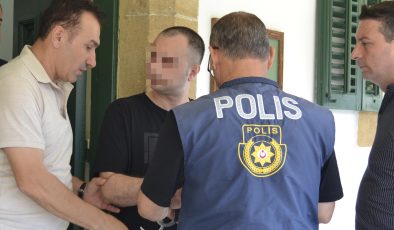 yaralama, vahim zarar, ciddi darp ve kanunsuz bıçak taşıma” suçlarından yargılanan N.E.H. bir yıl 6 ay hapis cezasına çarptırıldı.