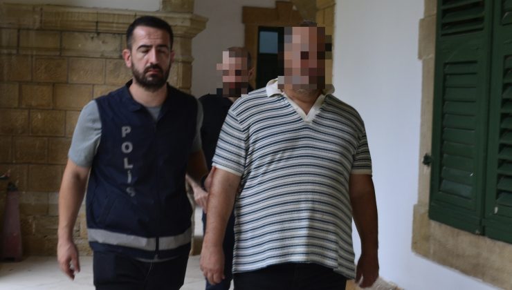Lefkoşa’da meydana gelen “suç gelirini aklama, başkasının kimliğine bürünme, sahtekarlıkla para temini, sahte banka ödeme emri düzenlenmesini tahrik etme ve bilişim sistemleri aracılığı ile dolandırıcılık” suçlarından tutuklanan E.Z.A. mahkemeye çıkarıldı