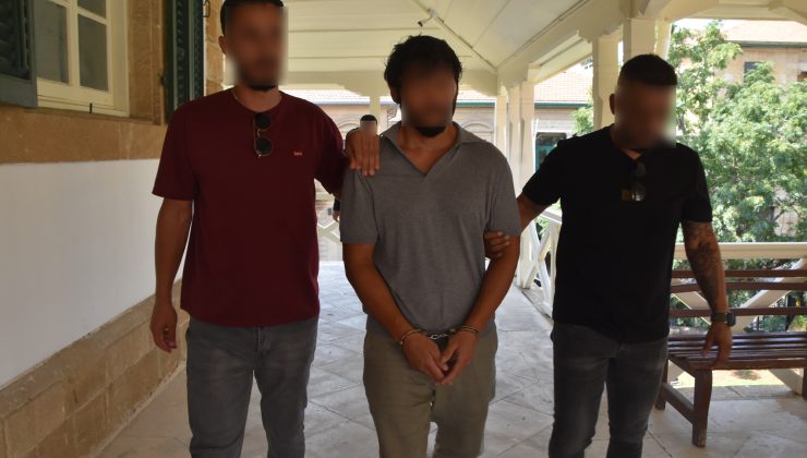 Atina’da Vangelis Zampounis cinayeti ile ilgili olarak Interpol tarafından aranırken, ihbar üzerine Esentepe bölgesinde yakalanan A.S., 3 gün süren tutukluluğun ardından yeniden mahkemeye çıkarıldı.