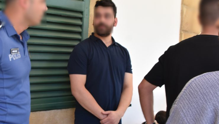 Lefkoşa – Güzelyurt Anayolu’nda meydana gelen ağır yaralanmayla sonuçlanan kazayla ilgili tutuklanan Ö.U. yeniden mahkemeye çıkarıldı.