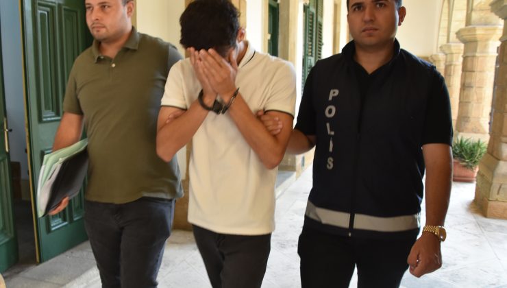 Lefkoşa’da meydana gelen “On Altı Yaşından Küçük Çocuğa Cinsel Tecavüz ve Çocuğun Cinsel İstismarı” suçlarından tutuklanan 20 yaşındaki Türkmenistan uyruklu zanlı Y.K. yeniden mahkeme huzuruna çıkarıldı.