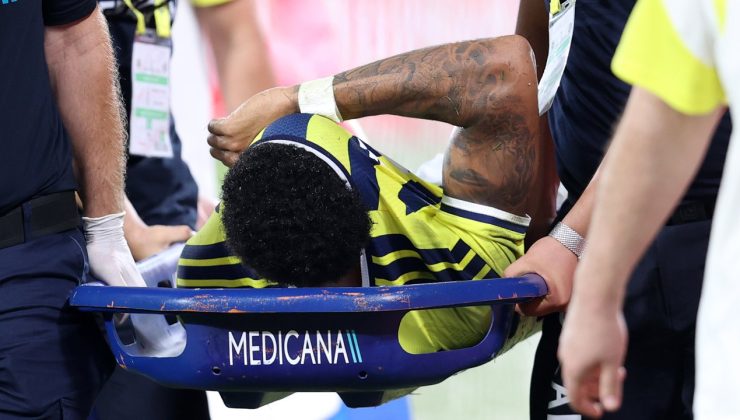 Fenerbahçe’den açıklama: Sahayı sedyeyle terk eden Oosterwolde’nin sakatlık durumu