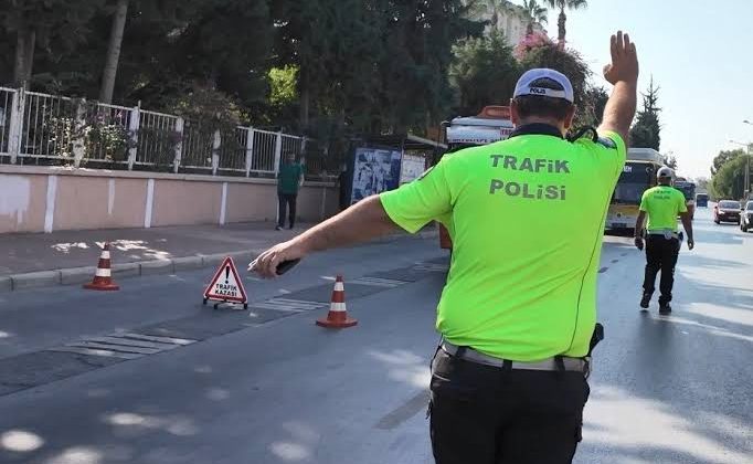 Trafik güvenliği ve insan hayatını tehlikeye atan sürücü ve yolcuya ceza…