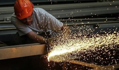 Sanayi üretimi aylık bazda arttı, yıllık bazda azaldı
