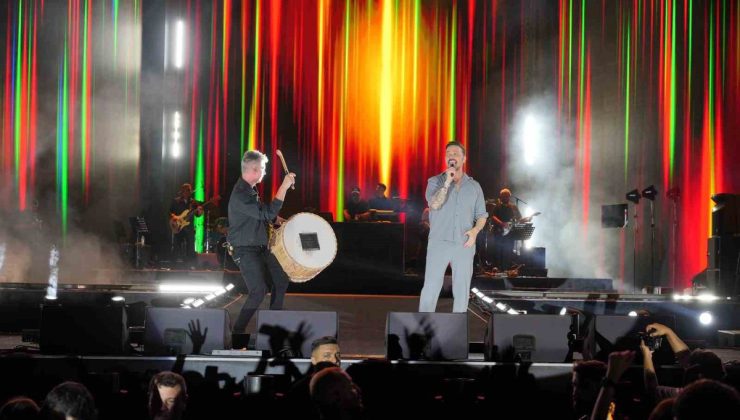 Sinan Akçıl Erzurum’da Coşkulu Konser Verdi