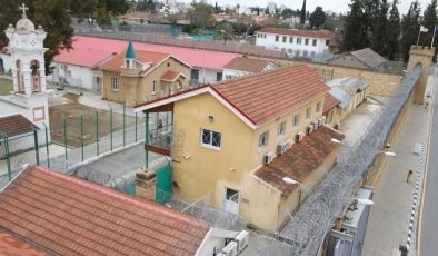 Rum merkezi cezaevinde 16 gardiyan açığa alındı