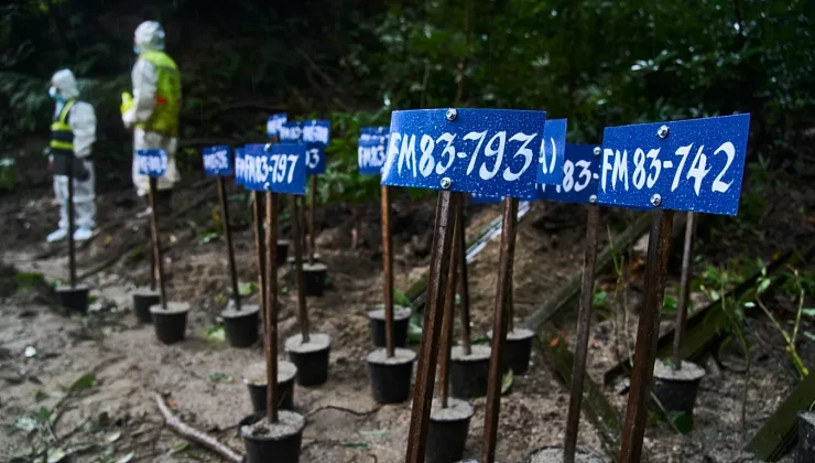 Mass burials of unidentified victims continue in Nepal as death toll exceeds 1,100 one week after flash floods