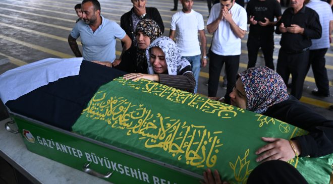 Girne’de batan yolcu gemisinde hayatını kaybeden 14 yaşındaki Nisa Törer’in cenazesi Gaziantep’te defnedildi