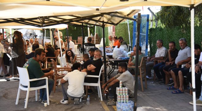 Arama-kurtarma çalışmaları devam ederken, kayıp yakınlarının Girne Limanı’ndaki bekleyişi sürüyor