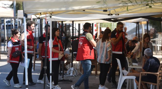 Gemi kazasının ardından aileler, limanda yakınlarından gelecek haberleri beklemeye devam ediyor…