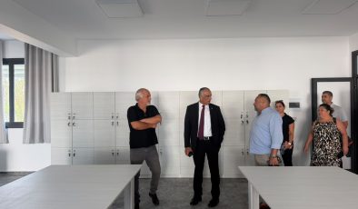 Bakan Çavuşoğlu Erenköy Lisesi’ni ziyaret etti