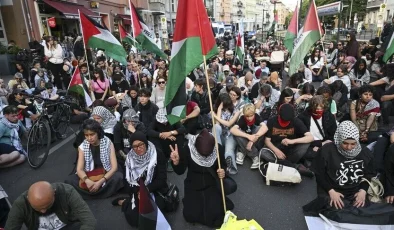 Berlin’de, Filistin’le dayanışma yürüyüşü düzenlendi