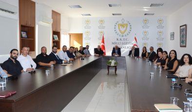 Çavuşoğlu AÖA yönetimiyle görüştü: “Desteğimiz sürecek”