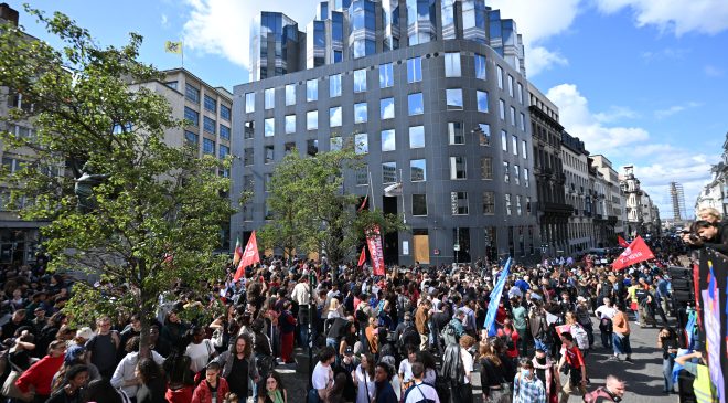 Brüksel’de öğrenciler eğitim ücretlerindeki artışı protesto etti