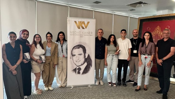 Vedat Kaner Vakfı burslu öğrencilerle buluştu
