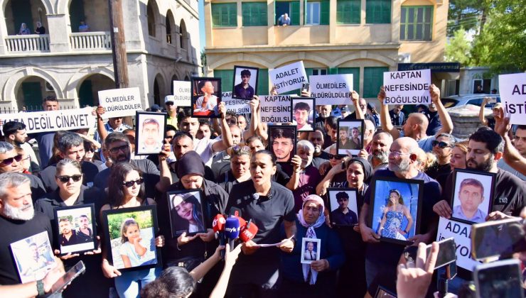 Aileler, Girne Mahkemesi önünde…“Kayıplarımızı bulun, bütün sorumluları ortaya çıkarın”