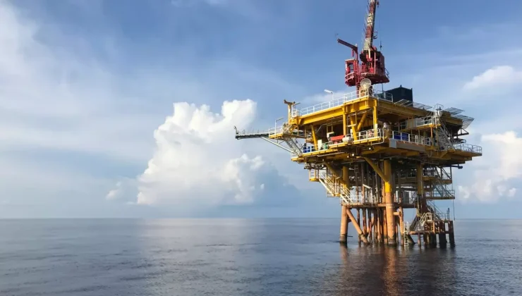 Brent petrolün varili 105,58 dolardan işlem görüyor