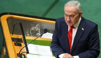 İsrail basınından Netanyahu’ya eleştiri: “Boş salonda kibirli, saldırgan ve vizyonsuz hitap”