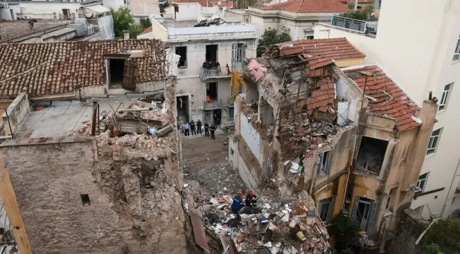 Atina’da patlama sonucu yıkılan binada ölü sayısı altıya yükseldi