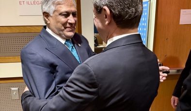 Ertuğruloğlu, Pakistan Dışişleri Bakanı Mohammad Ishaq Dar’la görüştü