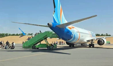 Tebük’e acil iniş yapan Flydubai uçağının yolcuları, tahliye edilerek Tel Aviv’e gönderildi