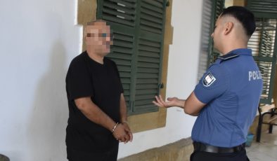 Gümrük ve İstihsal Yasasına Aykırı Hareket ve İthali Yasak Mal İthal Etme” suçlarından tutuklanan İ.K. mahkemeye çıkarıldı