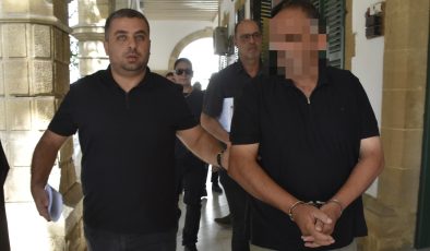 Gümrük ve İstihsal Yasası’na Aykırı Hareket ve İthali Yasak Mal İthal Etme” suçlarından tutuklanan İ.K. ile suç ortağı olduğu belirtilen zanlı P.B. yeniden mahkemeye çıkarıldı
