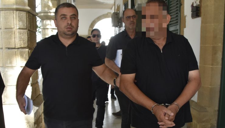 Gümrük ve İstihsal Yasasına Aykırı Hareket ve İthali Yasak Mal İthal Etme” suçlarından tutuklanan İ.K.’nin suç ortağı olduğu belirtilen zanlı P.B. de tutuklanarak mahkeme huzuruna çıkarıldı.