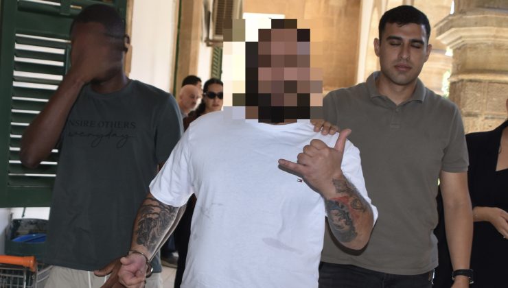 şiddet tehdidi meselesi ile ilgili olarak tutuklanan zanlı D.B. yeniden mahkeme huzuruna çıkarıldı.