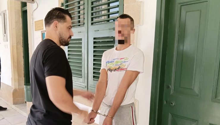 Kanunsuz Uyuşturucu Madde Sentetik Cannabinoid İthal ve Tasarrufu” suçlarından tutuklanan zanlı A.W.M. mahkeme huzuruna çıkarıldı