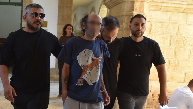 Ercan Havalimanı’nda meydana gelen uyuşturucu ithal ve tasarrufu suçundan tutuklanan A. E. mahkemeye çıkarıldı.