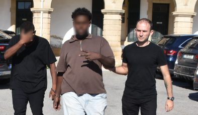 Askeri yasak bölgeyi ihlal suçundan tutuklanan Sudan uyruklu H.Y.H.E., A.M.A.O. ve M.A.M.A. Lefkoşa’da askeri mahkemeye çıkarıldı.