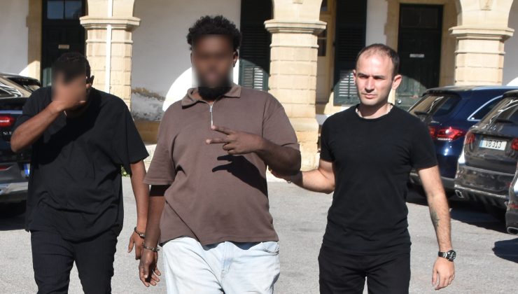 Askeri yasak bölgeyi ihlal suçundan tutuklanan Sudan uyruklu H.Y.H.E., A.M.A.O. ve M.A.M.A. Lefkoşa’da askeri mahkemeye çıkarıldı.