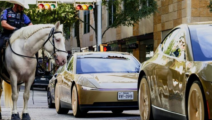Direksiyonsuz yolculuk başladı! Tesla’nın robotaksisi yollara indi