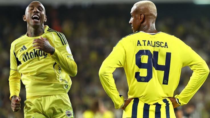 Fenerbahçe’de bir dönem sona erdi: Takım arkadaşlarıyla vedalaştı, İstanbul’dan ayrıldı