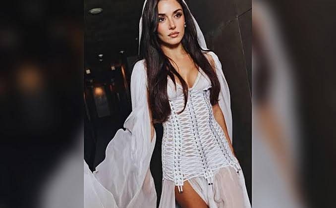 Hande Erçel Milano’da tüm bakışları üzerine topladı!