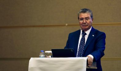 Üstel: “Kimsenin kuşkusu olmasın: Bu topraklarda bayrağımız inmeyecek, ezanımız susmayacak”