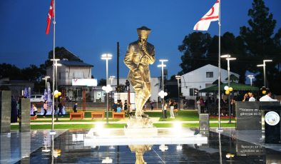 Vadili Atatürk büstü ve çok amaçlı açık hava spor merkezinin açılışı yapıldı