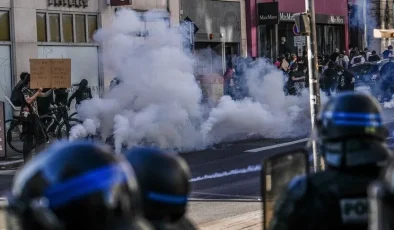 Fransa’da liselerde oluşan hasar nedeniyle 30 bin öğrenci haftalarca yüz yüze eğitim alamayacak