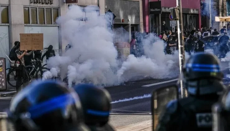 Fransa’da liselerde oluşan hasar nedeniyle 30 bin öğrenci haftalarca yüz yüze eğitim alamayacak