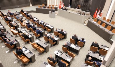 Meclis Genel Kurulu genel seçimlerin 6 Aralık’ta yerel seçimlerle birlikte yapılmasını onayladı