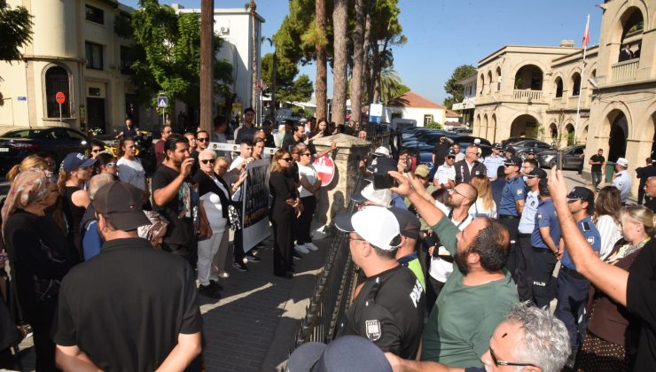 Aileler, Girne Mahkemesi önünde çağrı yaptı: “Esas suçluları mahkemeye getirsinler”