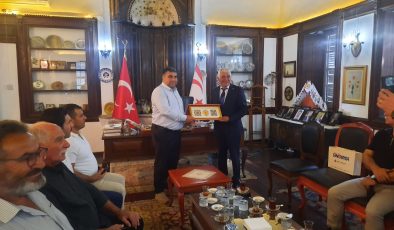KTBB Başkanı Özçınar, Sındırgı Belediyesi’nden bir heyeti kabul etti