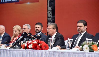 Üstel: “Şov yapan bir parti değiliz… En büyük projeleri hayata geçiriyoruz”