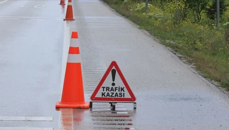 Ülkede yaşanan trafik kazalarında 2’si yaya 4 kişi yaralandı, 2 araç sürücüsü alkolden tutuklandı