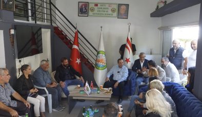 Tam Parti Genel Başkanı Denktaş, Şanlıurfa ve Hatay Dayanışma Dernekleri’ni ziyaret etti